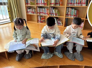 四月春风暖，阅读正当时——新塍幼儿园小班“花花草草阅读节”系列活动