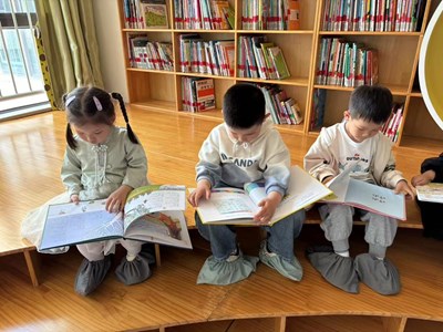 四月春风暖，阅读正当时——新塍幼儿园小班“花花草草阅读节”系列活动